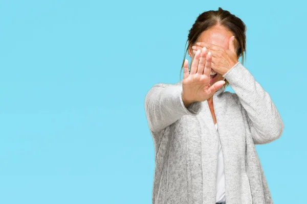 Schöne Erwachsene Frau Mittleren Alters Die Winterpullover Über Isoliertem Hintergrund — Stockfoto