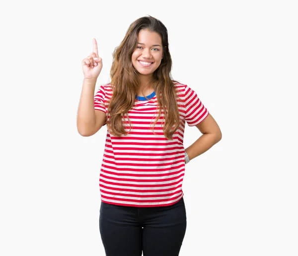 Joven Hermosa Mujer Morena Con Rayas Camiseta Sobre Fondo Aislado — Foto de Stock