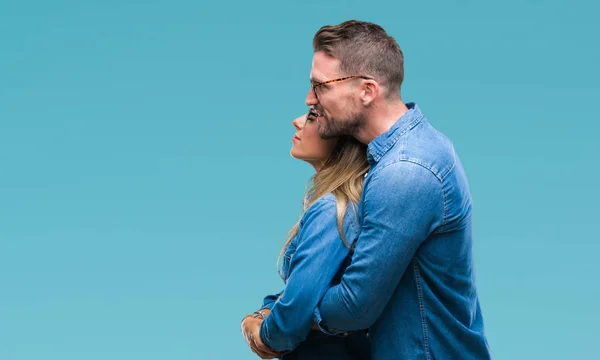 Mladý Pár Lásce Nosit Brýle Izolované Pozadí Pohledu Stranu Uvolnit — Stock fotografie
