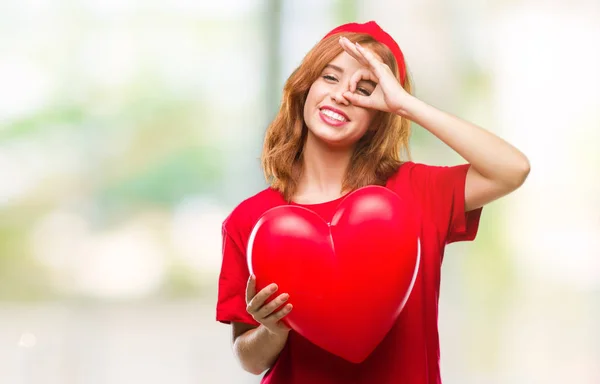 Joven Hermosa Mujer Sosteniendo Corazón Rojo Amor Sobre Fondo Aislado —  Fotos de Stock