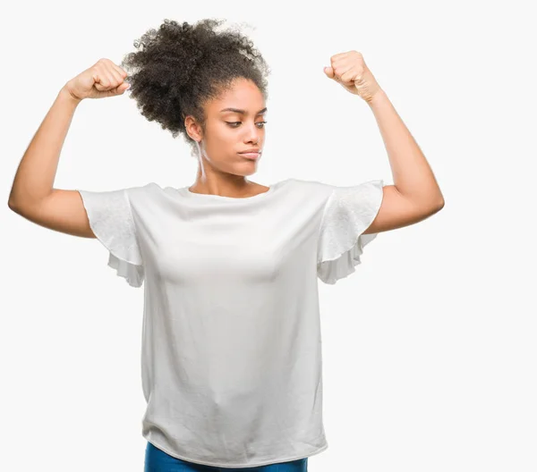 Unga Afro Amerikansk Kvinna Över Isolerade Bakgrund Visar Armar Muskler — Stockfoto