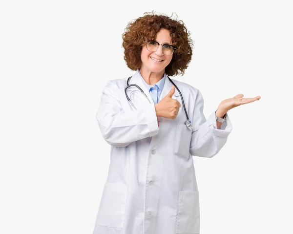 Middle Ager Senior Doctor Woman Isolated Background Showing Palm Hand — Stock Photo, Image