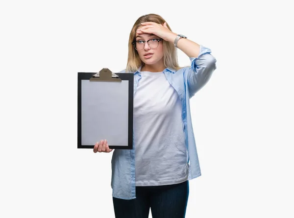 Young Caucasian Business Woman Holding Clipboard Isolated Background Stressed Hand — Stock Photo, Image