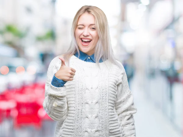 Mladá Blond Žena Nosí Zimní Svetr Izolované Pozadí Dělá Šťastné — Stock fotografie