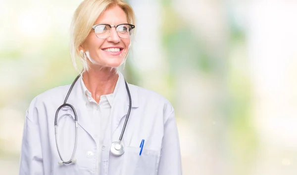 Middle Age Blonde Doctor Woman Isolated Background Smiling Looking Side — Stock Photo, Image