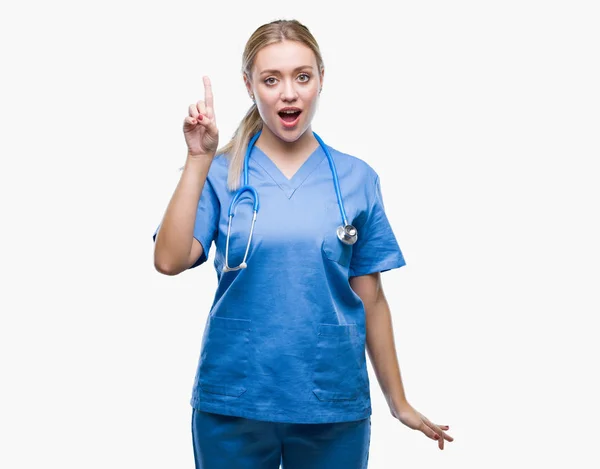 Ung Blond Kirurg Läkare Kvinna Över Isolerade Bakgrund Pekar Finger — Stockfoto