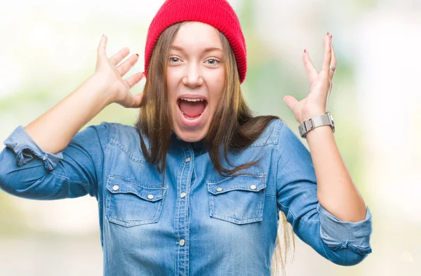 Yün Kap Üzerinde Giyen Genç Beyaz Güzel Kadın Deli Kutluyor — Stok fotoğraf