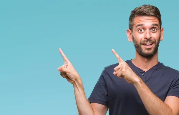 Jovem Homem Bonito Sobre Fundo Isolado Sorrindo Olhando Para Câmera — Fotografia de Stock