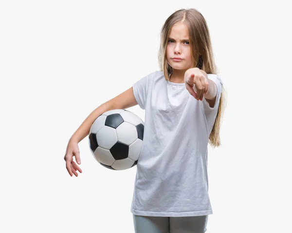 Menina Bonita Jovem Segurando Bola Futebol Sobre Fundo Isolado Apontando — Fotografia de Stock