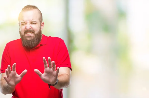 Jeune Homme Hipster Caucasien Portant Chemise Rouge Sur Fond Isolé — Photo