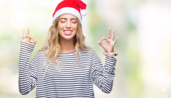 Belle Jeune Femme Blonde Portant Chapeau Noël Sur Fond Isolé — Photo