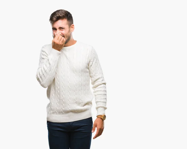 Homem Bonito Jovem Vestindo Suéter Inverno Sobre Fundo Isolado Cheirando — Fotografia de Stock