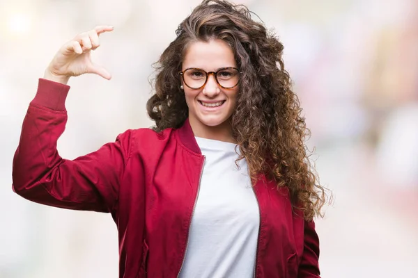 Hermosa Morena Pelo Rizado Chica Joven Con Chaqueta Gafas Sobre —  Fotos de Stock