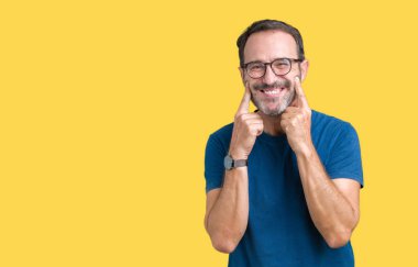 Üzerinde gözlük nedir yakışıklı orta yaş ağarmış komuta sizde izole arka plan açık ağız ile gülümseyen, işaret ve neşeli zorla parmak gülümse