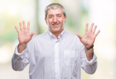 Yakışıklı komuta sizde gösterilen ve parmakları ile işaret izole arka plan üzerinde kendinden emin ve mutlu gülümseyerek süre on numara.