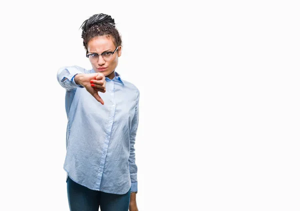 Joven Chica Negocios Afroamericana Trenzado Pelo Usando Gafas Sobre Fondo —  Fotos de Stock