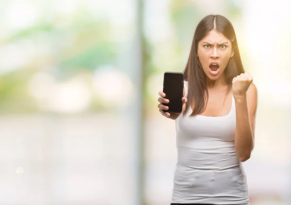 Young Beautiful Hispanic Showing Smartphone Annoyed Frustrated Shouting Anger Crazy — Stock Photo, Image