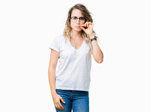 Linda Jovem Loira Usando Óculos Sobre Fundo Isolado Boca Lábios — Fotografia de Stock