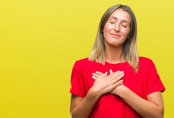 Mooie Jongedame Geïsoleerde Achtergrond Glimlachend Met Handen Borst Met Gesloten — Stockfoto