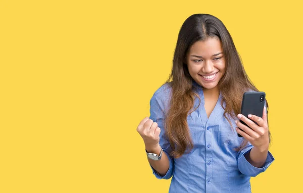 Young Beautiful Brunette Business Woman Using Smartphone Isolated Background Screaming — Stock Photo, Image