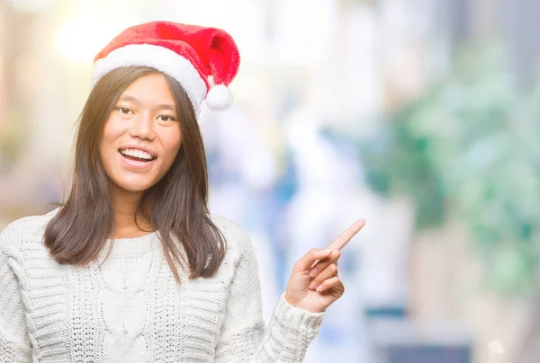 Giovane Donna Asiatica Che Indossa Cappello Natale Sfondo Isolato Con — Foto Stock