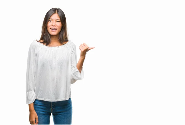 Joven Asiática Mujer Sobre Aislado Fondo Sonriendo Con Feliz Cara —  Fotos de Stock