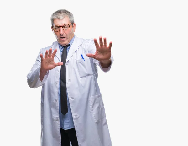 Bello Dottore Anziano Scienziato Professionista Che Indossa Cappotto Bianco Sfondo — Foto Stock