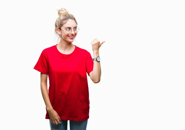 Junge Schöne Blonde Frau Trägt Rotes Shirt Und Brille Über — Stockfoto