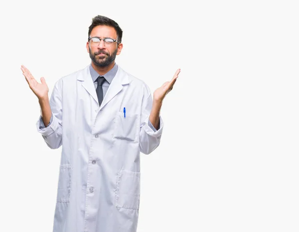 Scienziato Ispanico Adulto Uomo Medico Che Indossa Cappotto Bianco Sfondo — Foto Stock