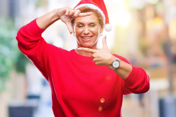 Atractiva Mujer Pelirroja Caucásica Mayor Con Sombrero Navidad Sobre Fondo —  Fotos de Stock