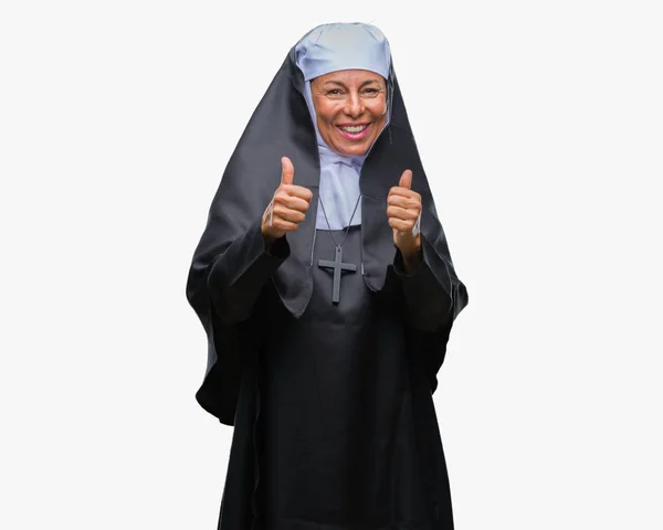 Μέση Ηλικία Ανώτερος Χριστιανική Καθολική Μοναχή Γυναίκα Πάνω Από Απομονωμένες — Φωτογραφία Αρχείου