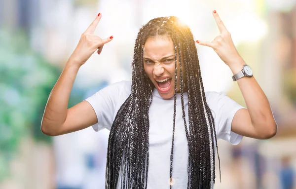 Joven Trenzado Cabello Afroamericano Chica Sobre Fondo Aislado Gritando Con —  Fotos de Stock