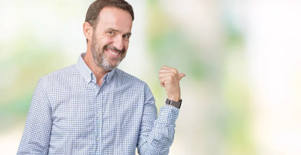 Bonito Homem Meia Idade Elegante Sênior Sobre Fundo Isolado Sorrindo — Fotografia de Stock