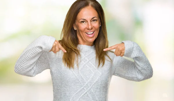 Schöne Erwachsene Frau Mittleren Alters Trägt Winterpullover Über Isoliertem Hintergrund — Stockfoto