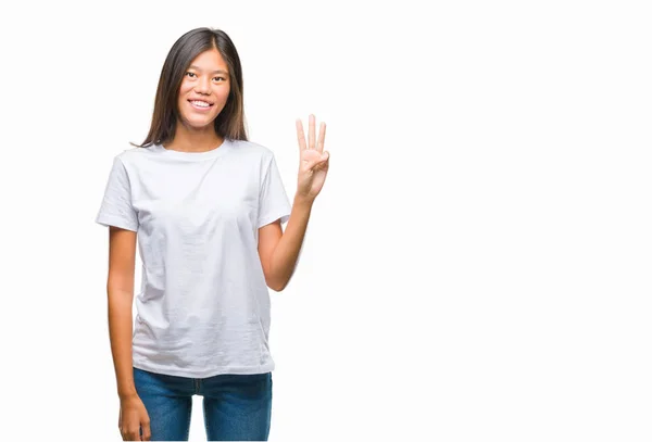 Молодая Азиатка Изолированном Фоне Показывает Указывает Пальцами Номер Три Улыбаясь — стоковое фото