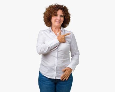 İzole arka neşeli bir gülümseme ile el ve parmak kadar yan yüzünde mutlu ve doğal ifade ile işaret yüz güzel orta ager üst düzey businees kadın