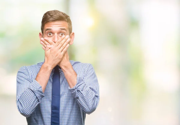 Junger Gutaussehender Geschäftsmann Mit Isoliertem Hintergrund Schockierte Den Mund Mit — Stockfoto