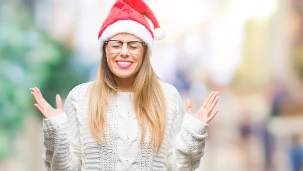 Junge Schöne Frau Mit Weihnachtsmütze Über Isoliertem Hintergrund Die Verrückt — Stockfoto