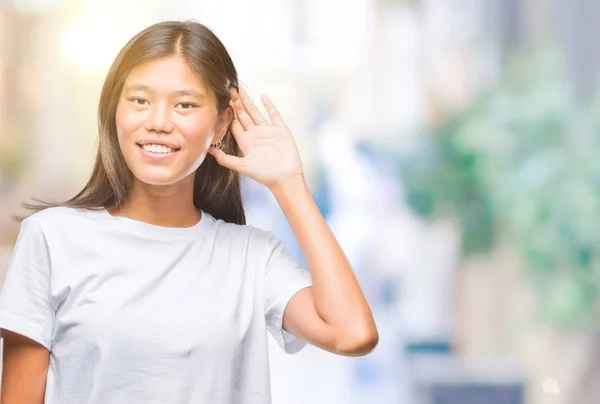 Young Asian Woman Isolated Background Smiling Hand Ear Listening Hearing — Stock Photo, Image