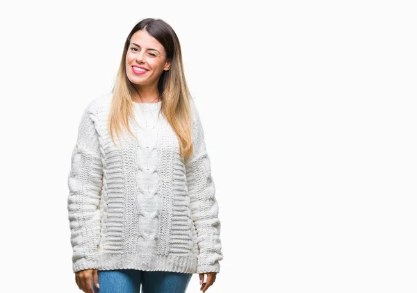 Junge Schöne Frau Lässiger Weißer Pullover Über Isoliertem Hintergrund Zwinkert — Stockfoto