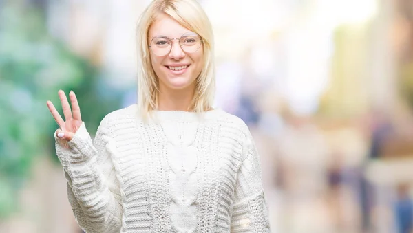 Giovane Bella Donna Bionda Indossa Maglione Invernale Occhiali Sfondo Isolato — Foto Stock