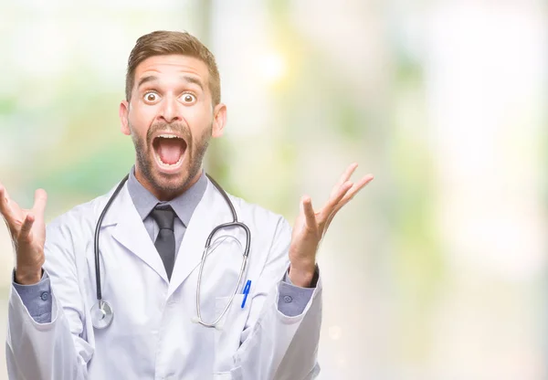 Joven Médico Guapo Sobre Fondo Aislado Celebrando Loco Sorprendido Por — Foto de Stock