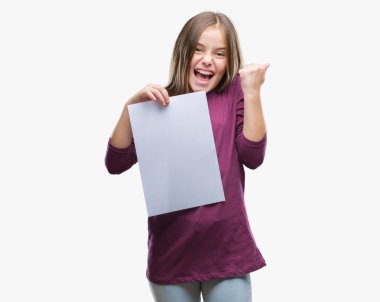 Duygu tezahürat boş yaprak kağıt gurur çığlık ve zafer ve başarı çok heyecanlı, kutluyor izole arka plan üzerinde tutan genç güzel kız