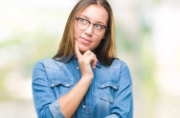 Joven Hermosa Mujer Caucásica Con Gafas Sobre Fondo Aislado Con —  Fotos de Stock