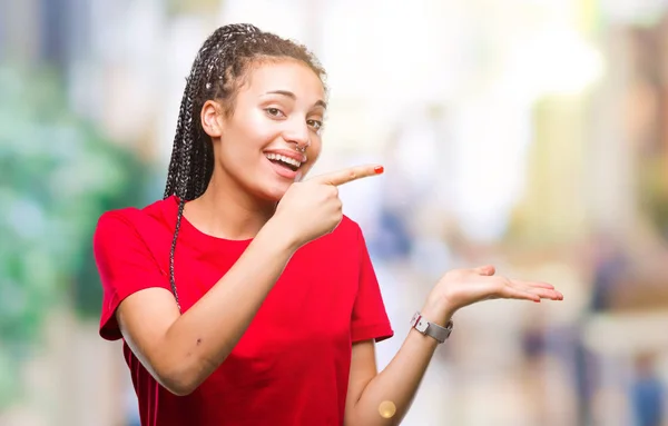 Jonge Gevlochten Hair Afrikaans Amerikaans Meisje Geïsoleerde Achtergrond Verbaasd Lachend — Stockfoto