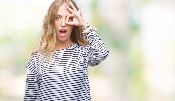 Bella Giovane Donna Bionda Che Indossa Maglione Righe Sfondo Isolato — Foto Stock