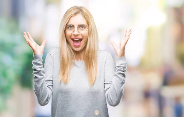 Junge Schöne Blonde Frau Mit Brille Über Isoliertem Hintergrund Feiert — Stockfoto