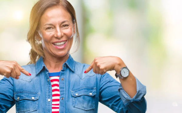 Middelbare Leeftijd Senior Latino Vrouw Geïsoleerde Achtergrond Zoek Vertrouwen Met — Stockfoto