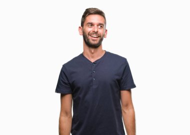 Yakışıklı delikanlı uzak tarafına yüzünde, doğal ifade gülümseme ile seyir izole arka plan üzerinde. Kendine güvenen gülüyor.