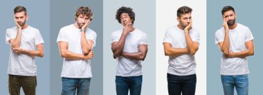 Yakışıklı İspanyol, Grup Hint ve Arap erkekler seyir yorgun ve çapraz kolları olan depresyon sorunları ile sıkılmış düşünme antika arka plan üzerinde kolaj.